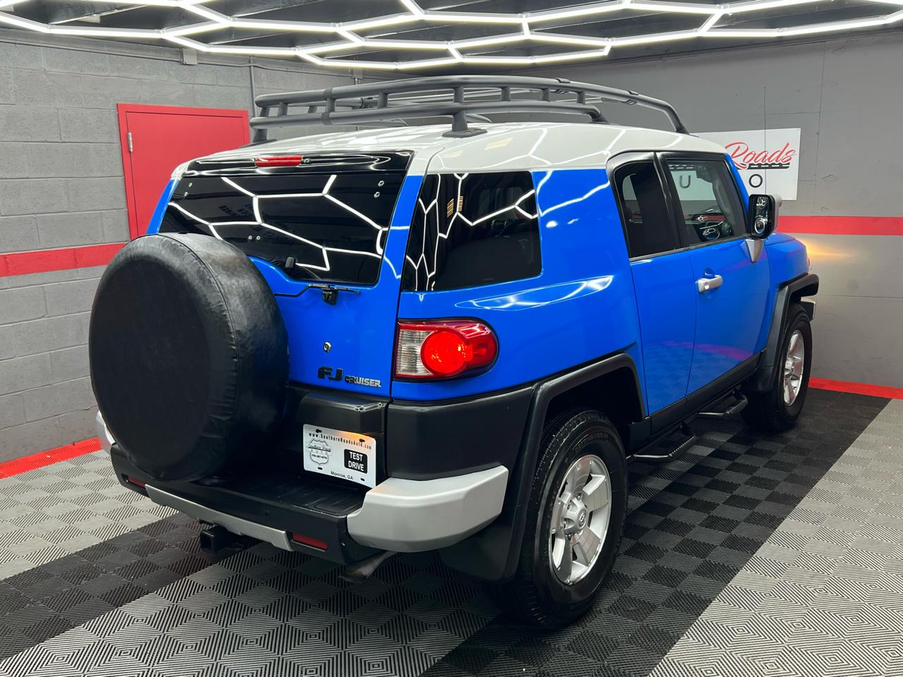 Toyota FJ Cruiser 4D SUV RWD 2007