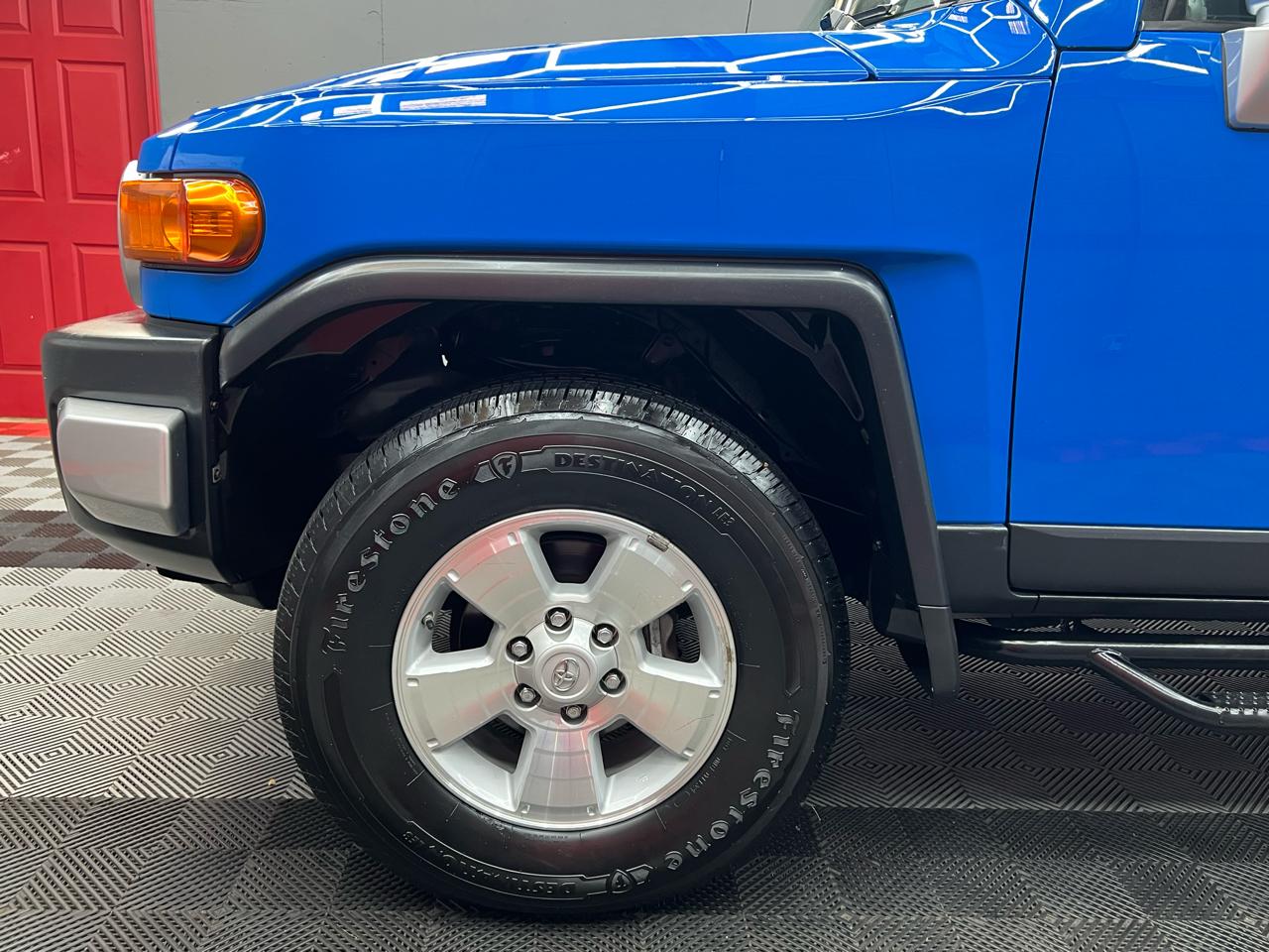 Toyota FJ Cruiser 4D SUV RWD 2007