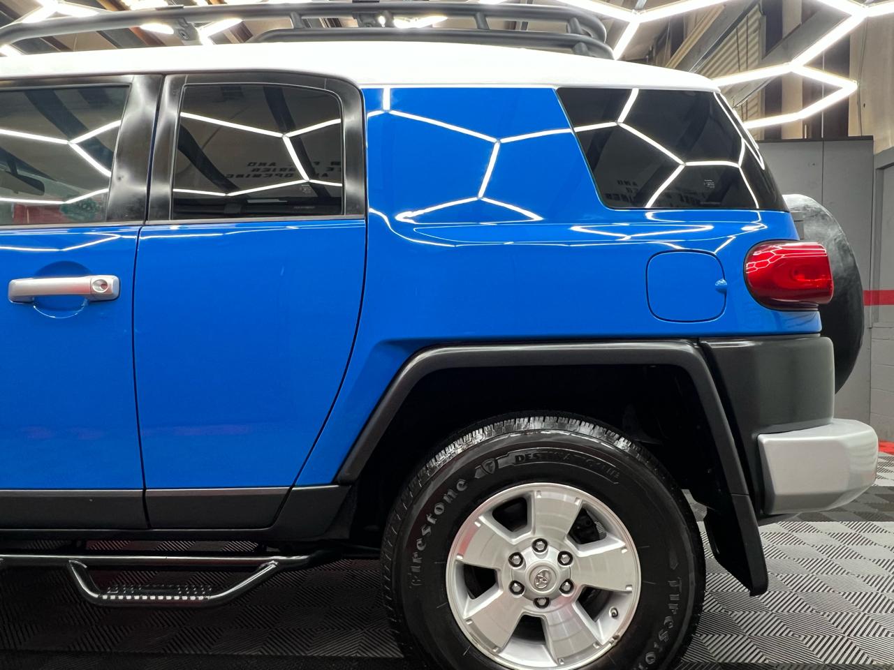 Toyota FJ Cruiser 4D SUV RWD 2007