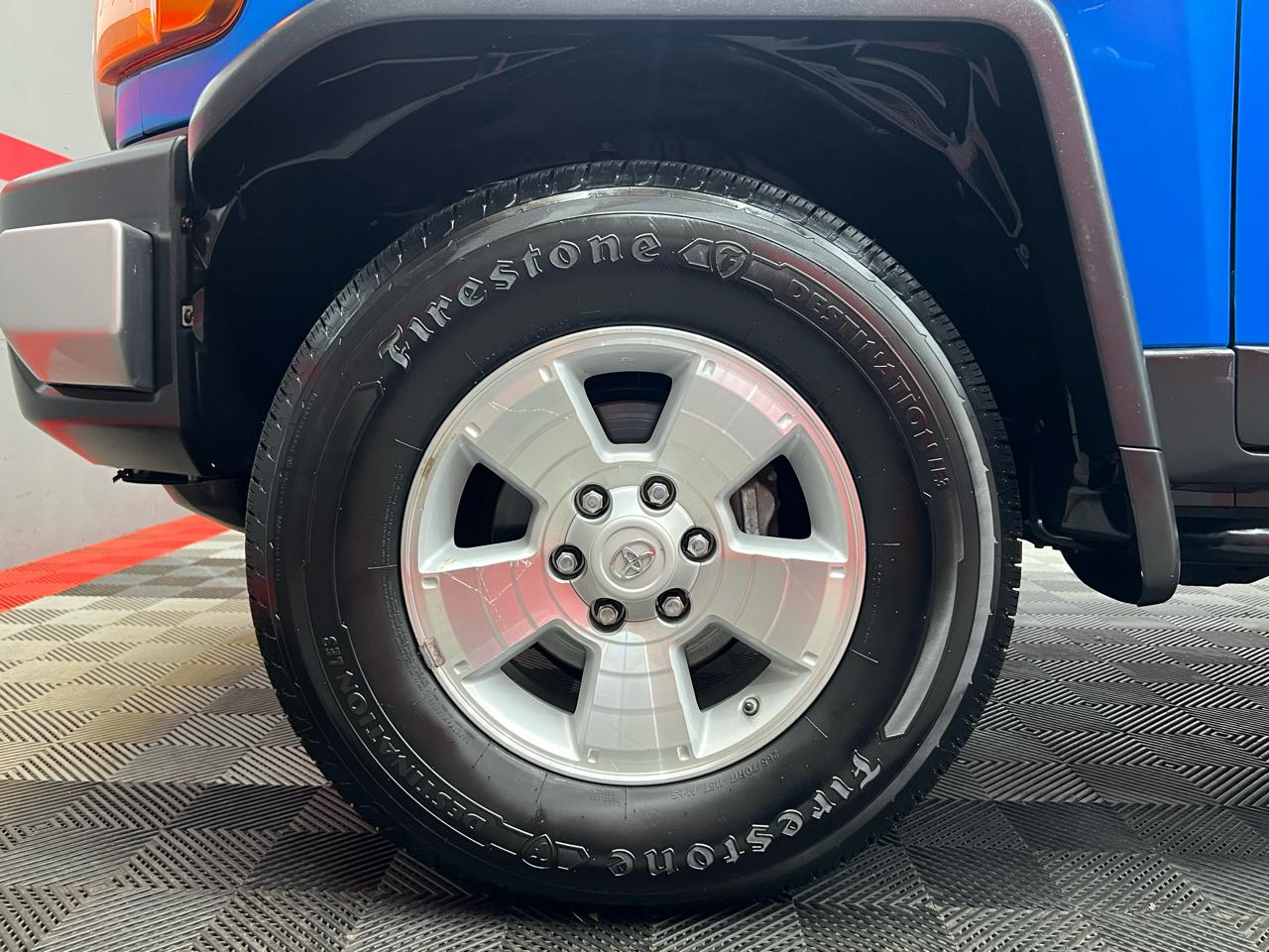 Toyota FJ Cruiser 4D SUV RWD 2007