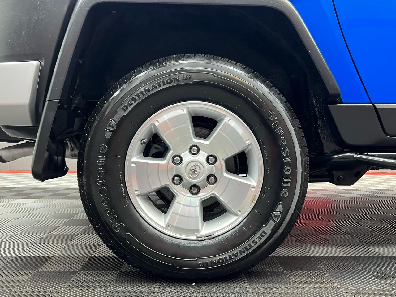 Toyota FJ Cruiser 4D SUV RWD 2007