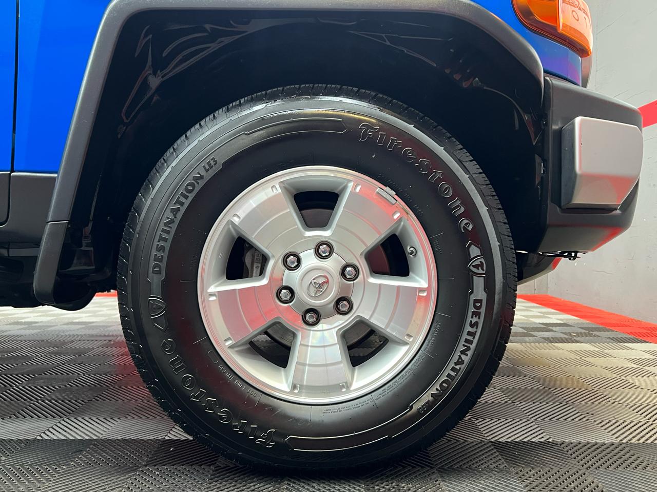 Toyota FJ Cruiser 4D SUV RWD 2007