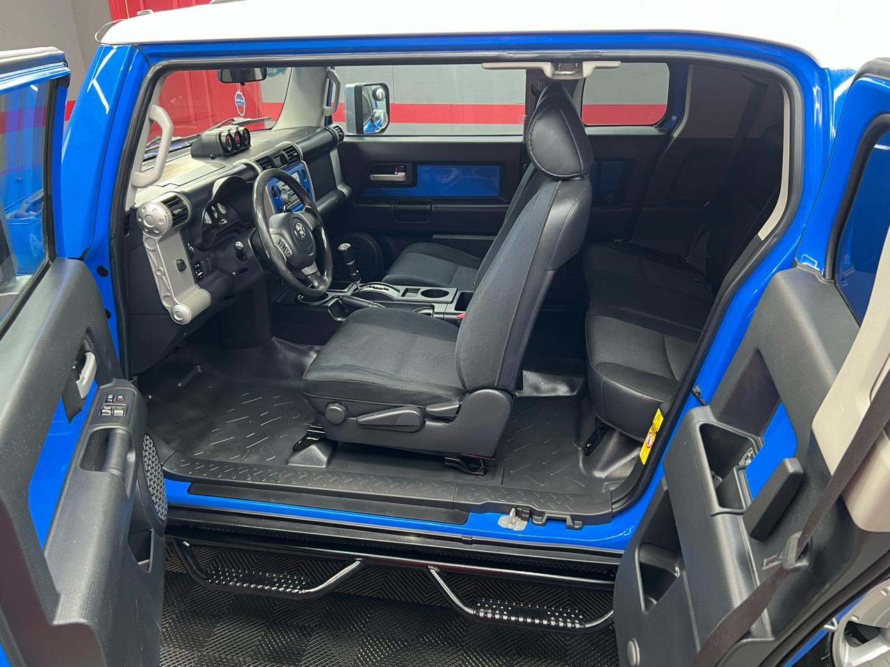 Toyota FJ Cruiser 4D SUV RWD 2007