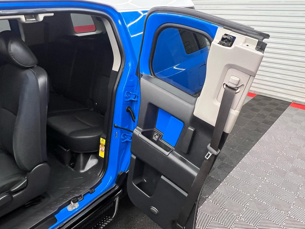 Toyota FJ Cruiser 4D SUV RWD 2007