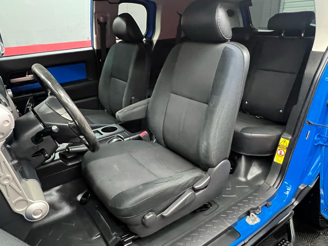 Toyota FJ Cruiser 4D SUV RWD 2007