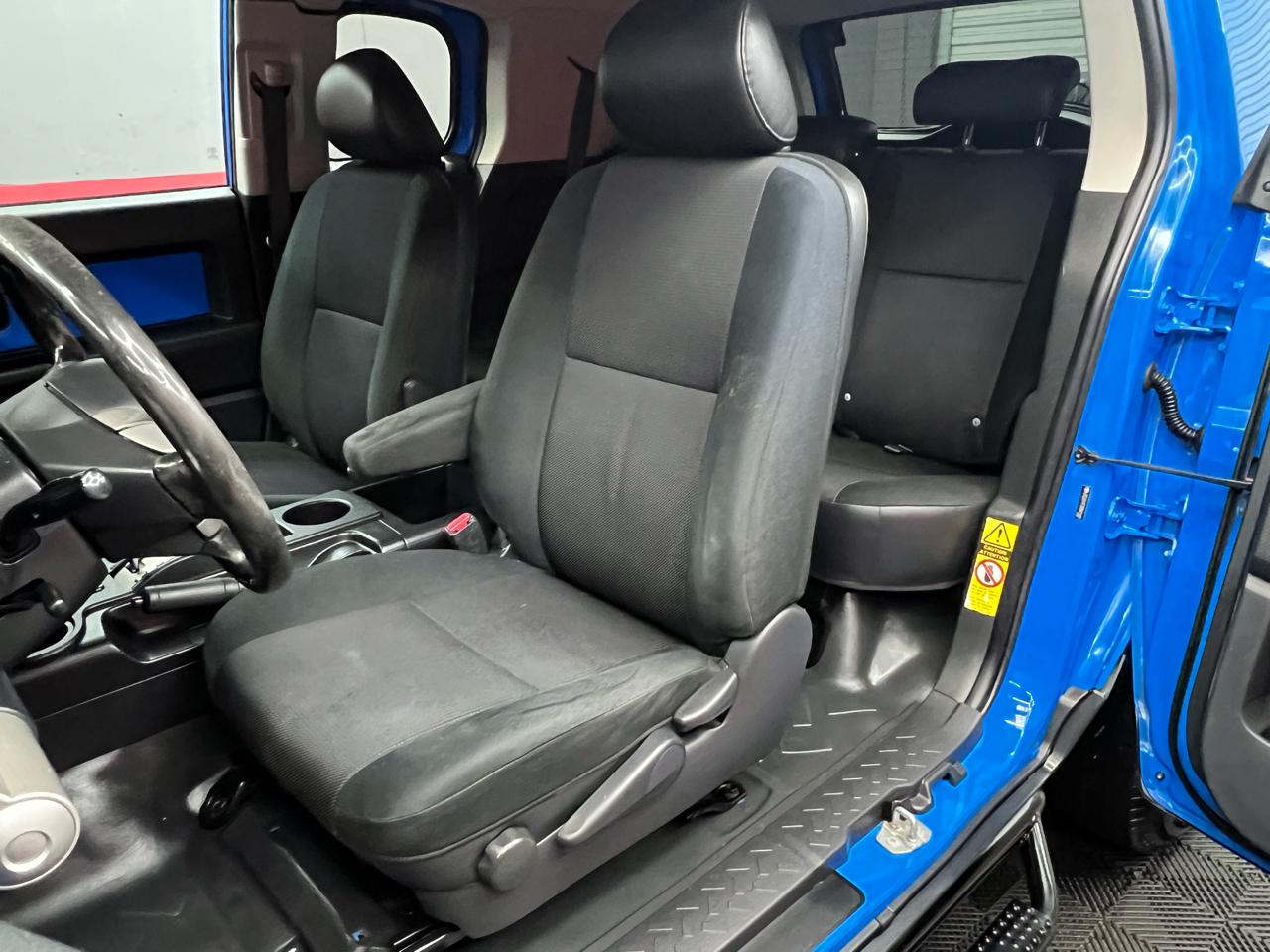 Toyota FJ Cruiser 4D SUV RWD 2007