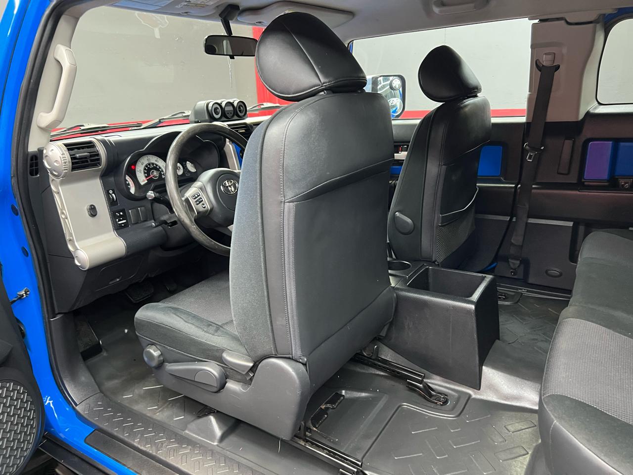 Toyota FJ Cruiser 4D SUV RWD 2007