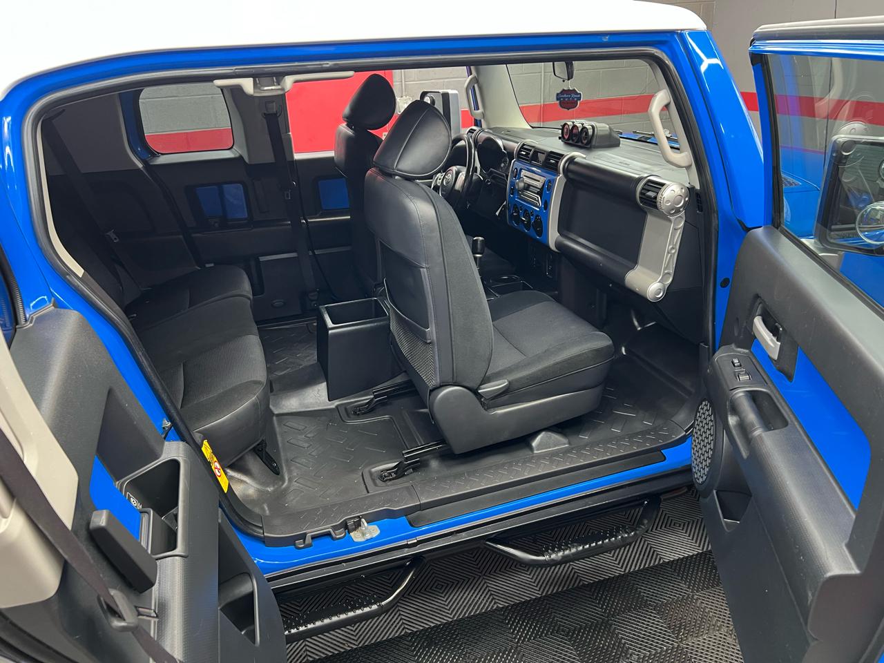 Toyota FJ Cruiser 4D SUV RWD 2007
