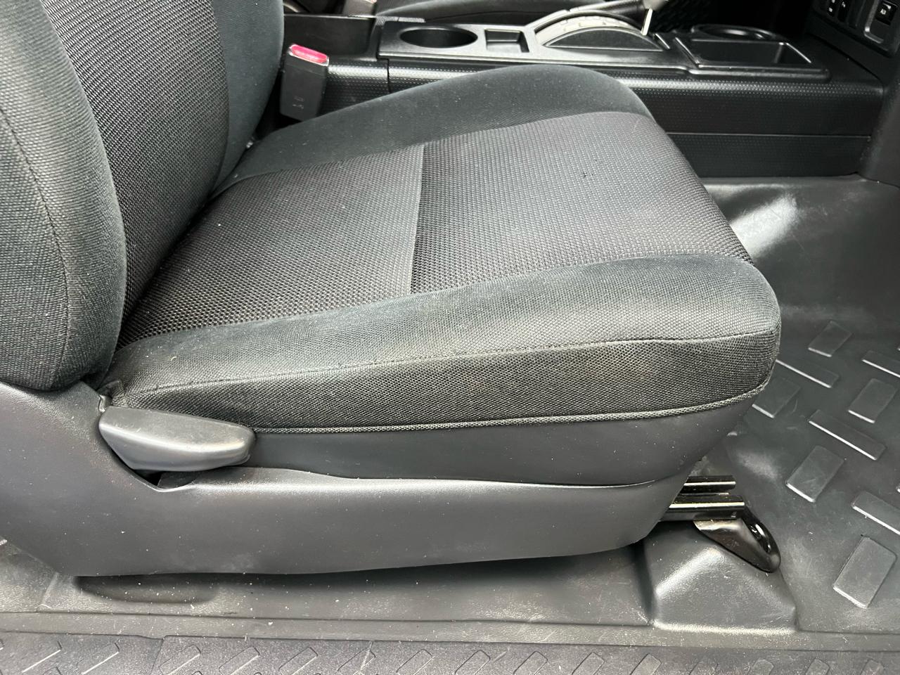 Toyota FJ Cruiser 4D SUV RWD 2007