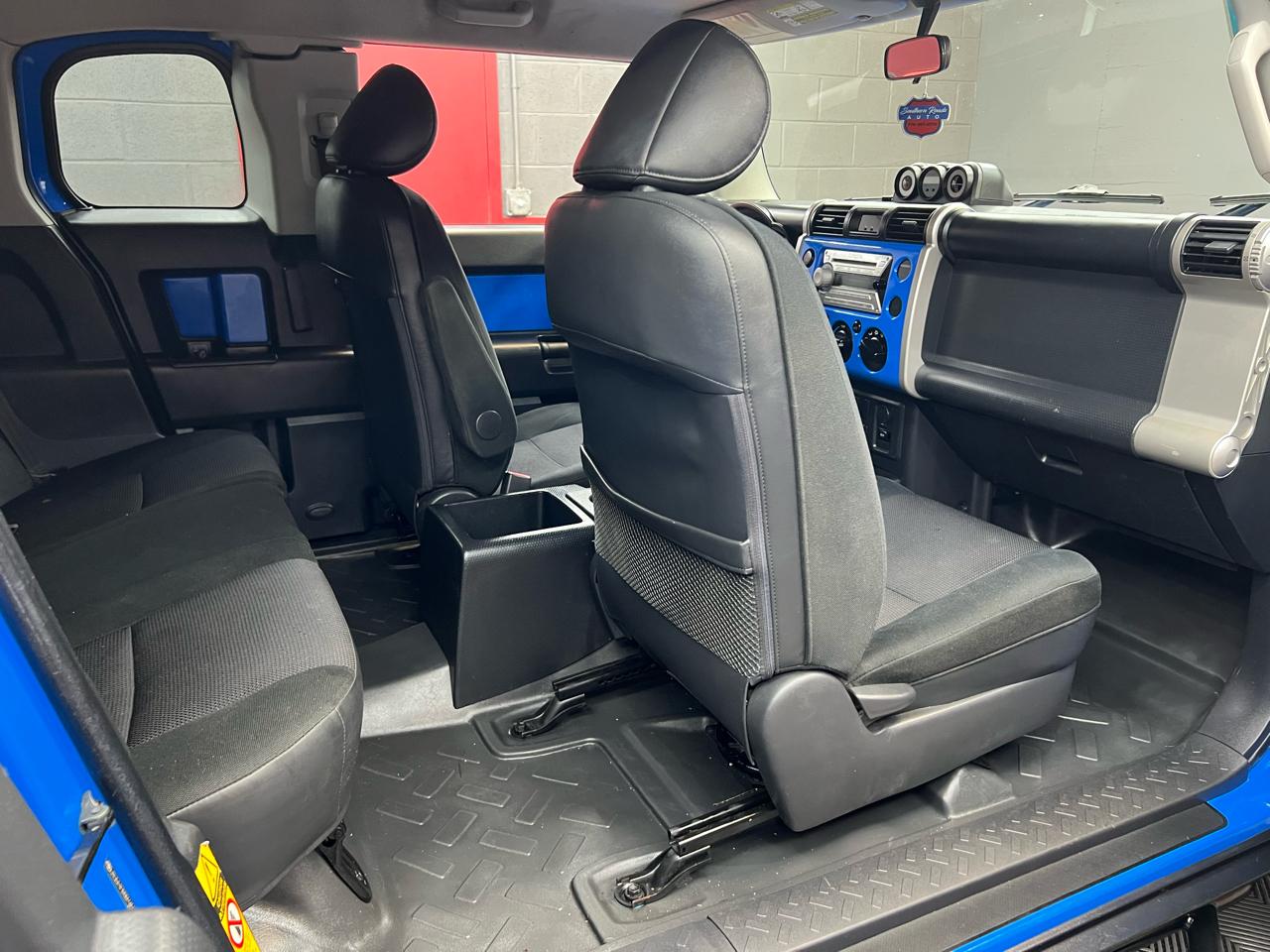 Toyota FJ Cruiser 4D SUV RWD 2007