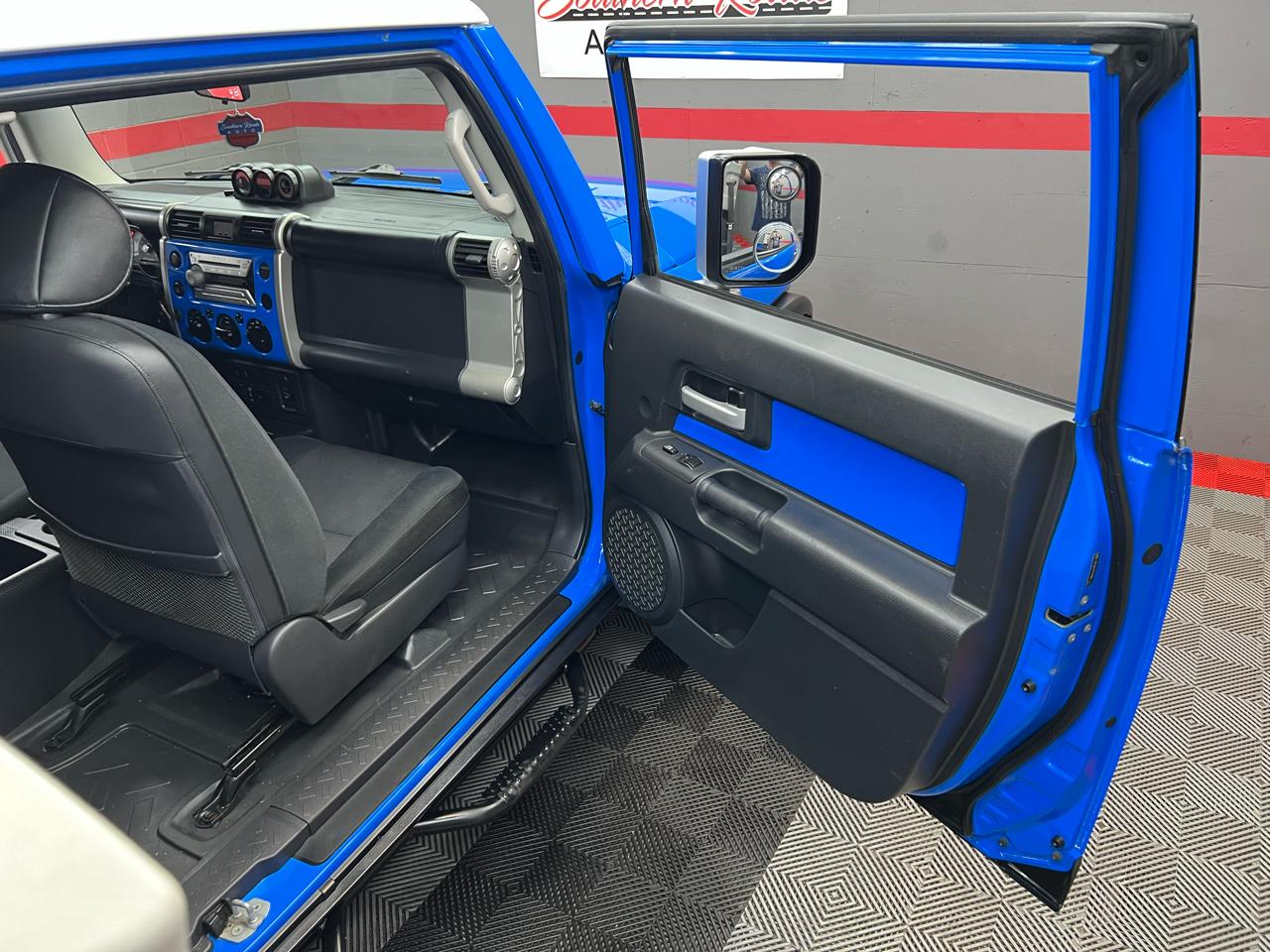 Toyota FJ Cruiser 4D SUV RWD 2007