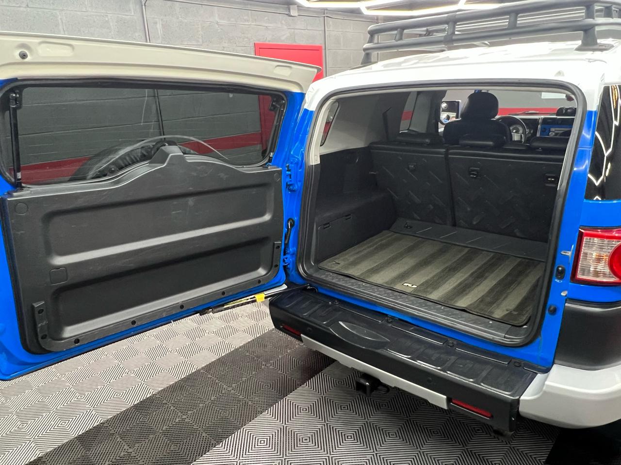 Toyota FJ Cruiser 4D SUV RWD 2007