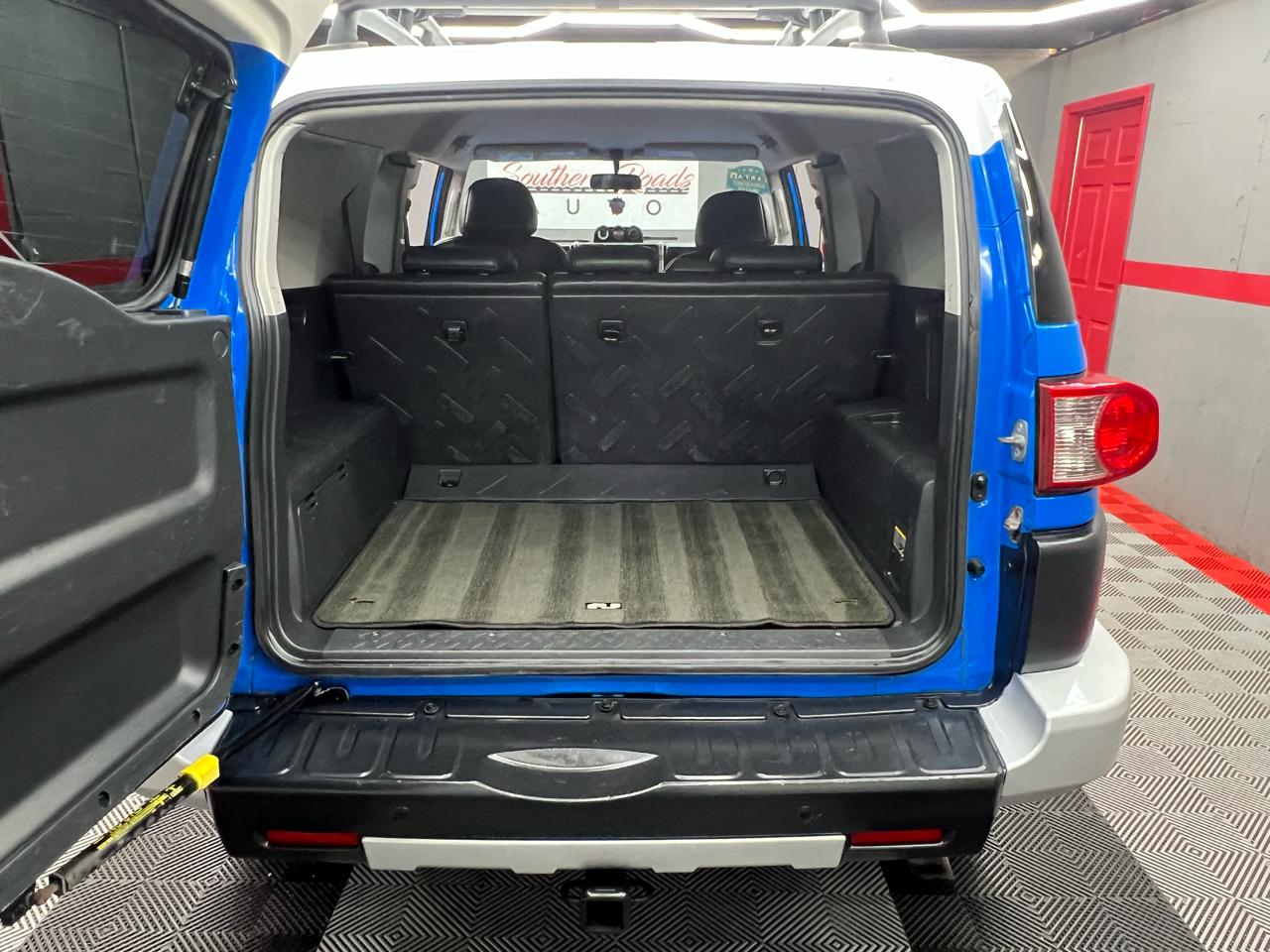 Toyota FJ Cruiser 4D SUV RWD 2007