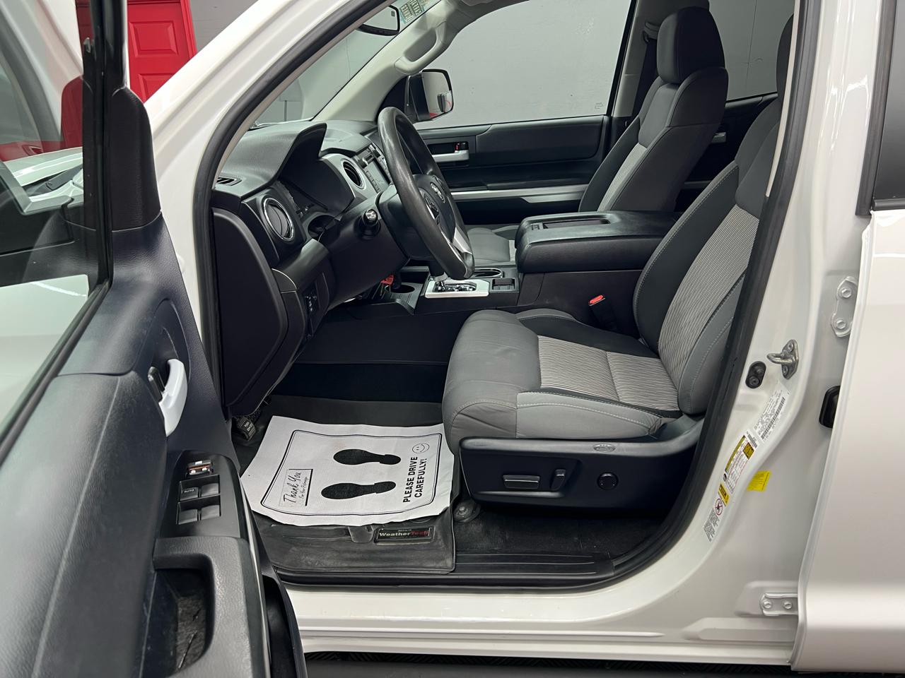 Toyota Tundra SR5 5.7L Double Cab 4WD 2016