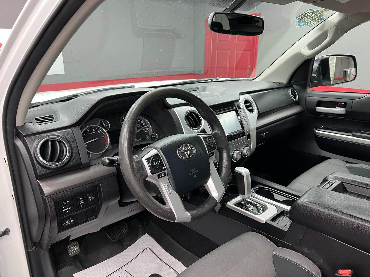 Toyota Tundra SR5 5.7L Double Cab 4WD 2016