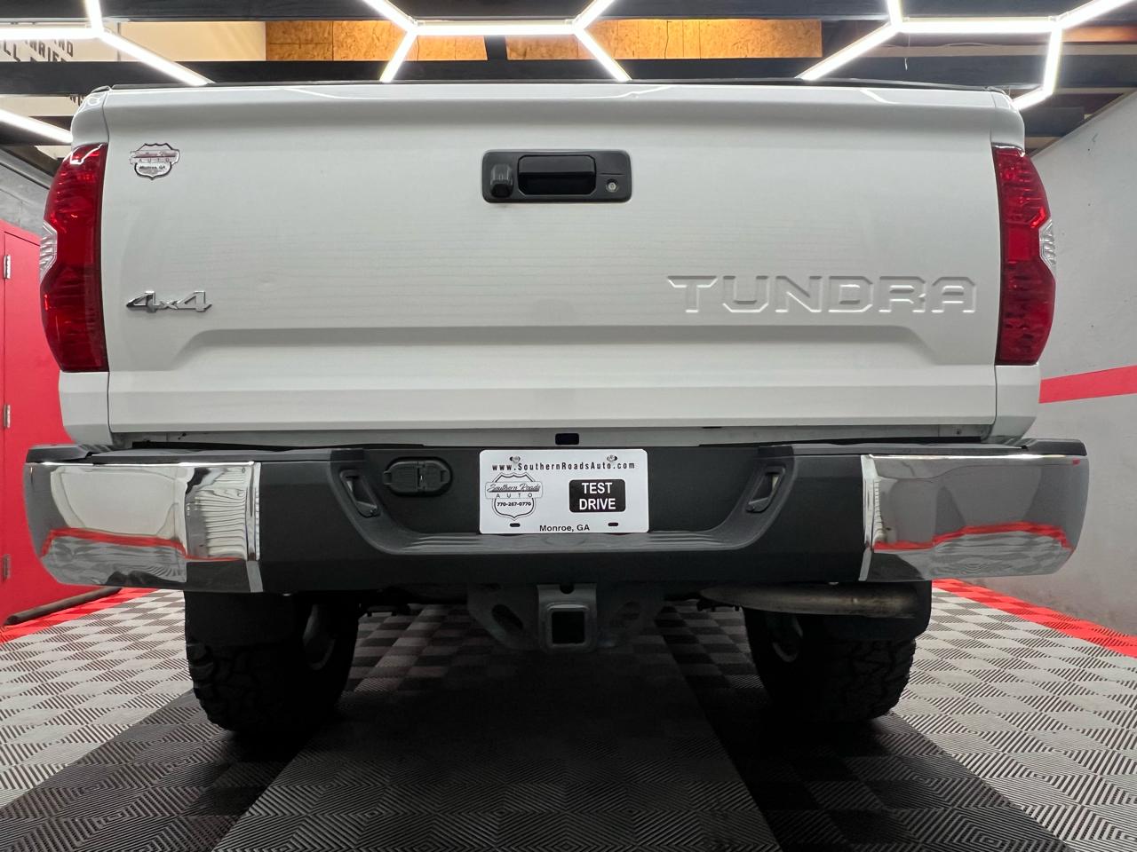 Toyota Tundra SR5 5.7L Double Cab 4WD 2016