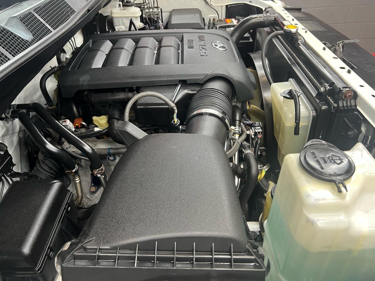 Toyota Tundra SR5 5.7L Double Cab 4WD 2016