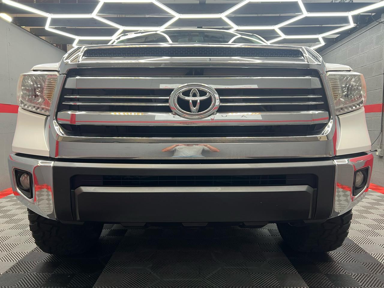 Toyota Tundra SR5 5.7L Double Cab 4WD 2016
