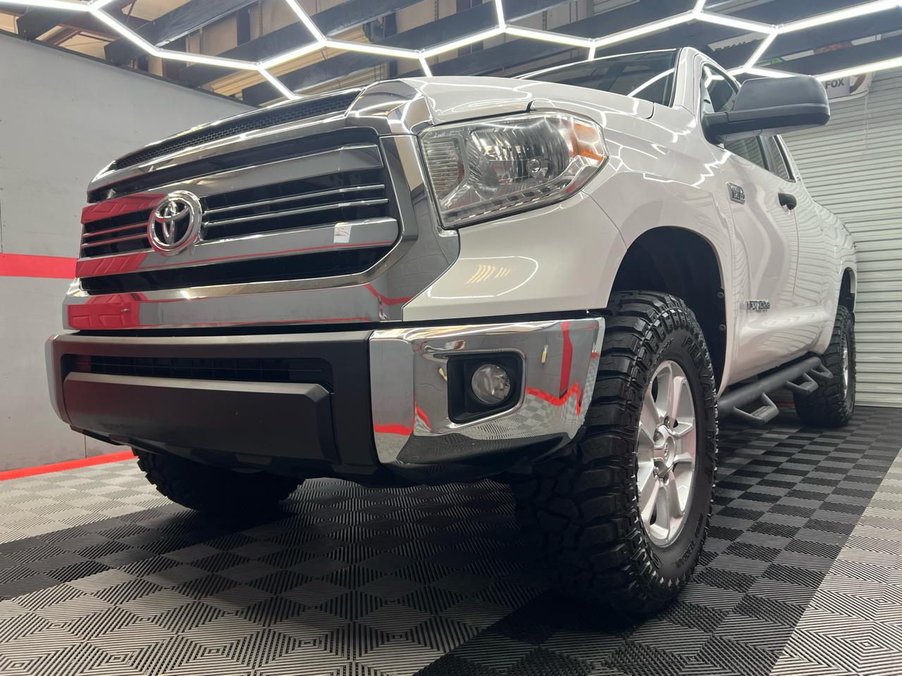 Toyota Tundra SR5 5.7L Double Cab 4WD 2016