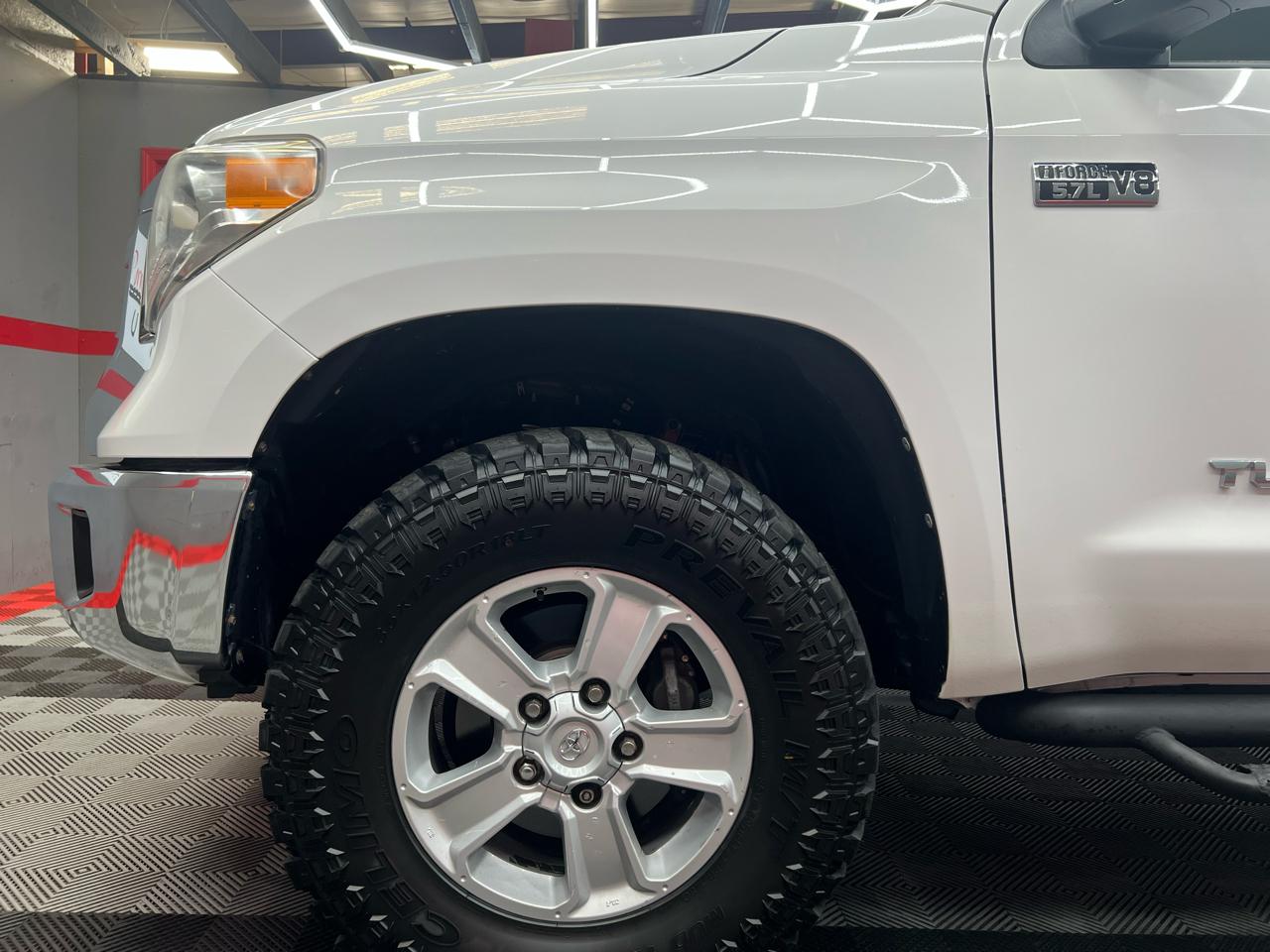 Toyota Tundra SR5 5.7L Double Cab 4WD 2016