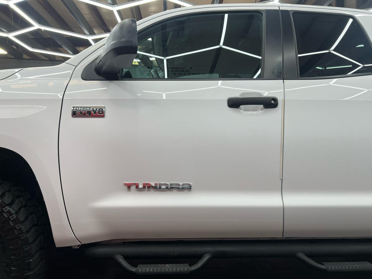 Toyota Tundra SR5 5.7L Double Cab 4WD 2016