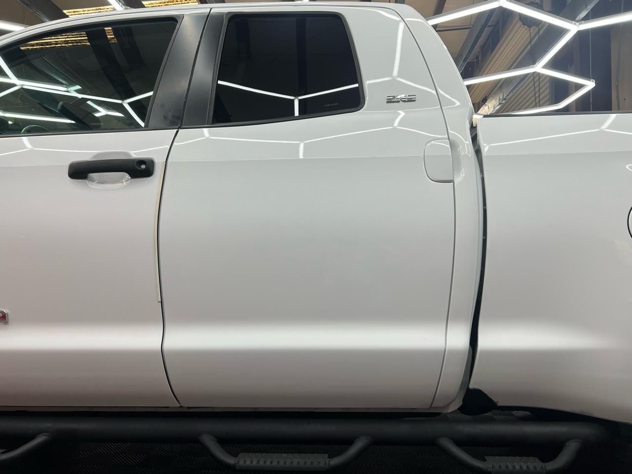 Toyota Tundra SR5 5.7L Double Cab 4WD 2016