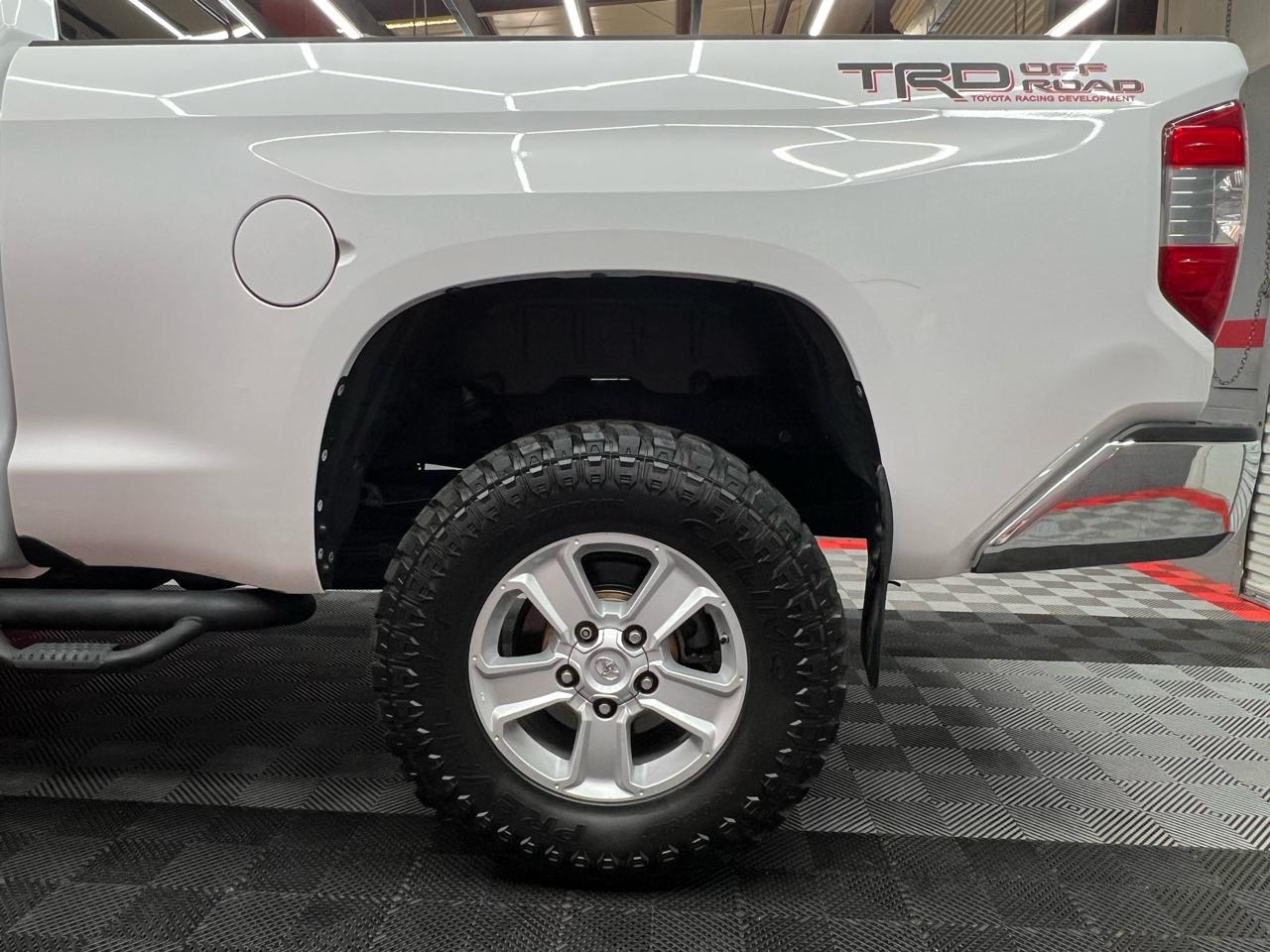 Toyota Tundra SR5 5.7L Double Cab 4WD 2016