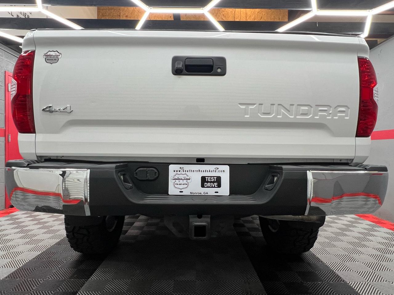 Toyota Tundra SR5 5.7L Double Cab 4WD 2016