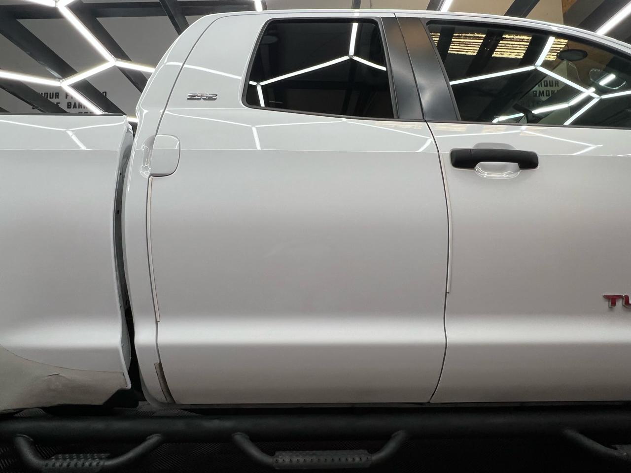 Toyota Tundra SR5 5.7L Double Cab 4WD 2016