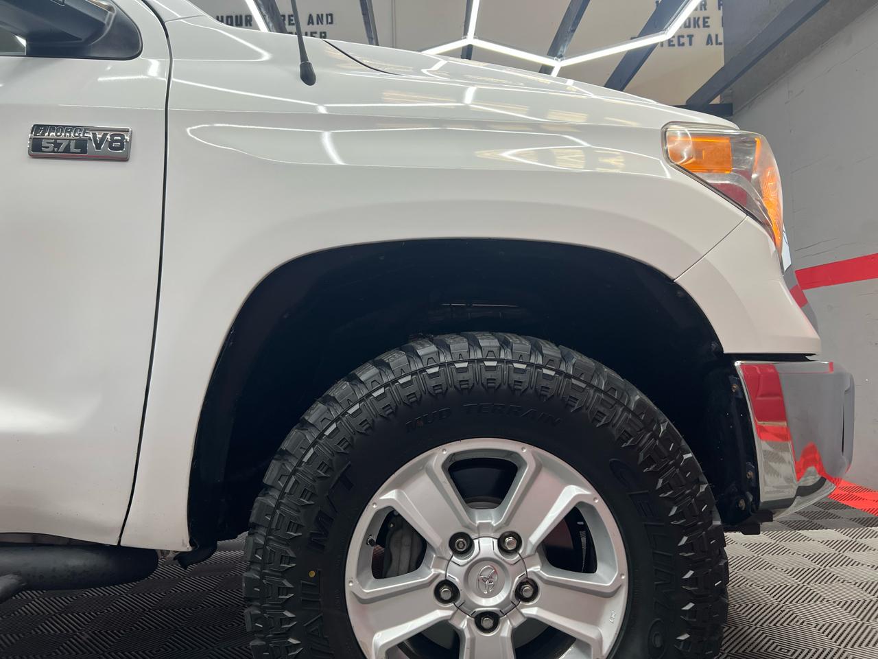 Toyota Tundra SR5 5.7L Double Cab 4WD 2016