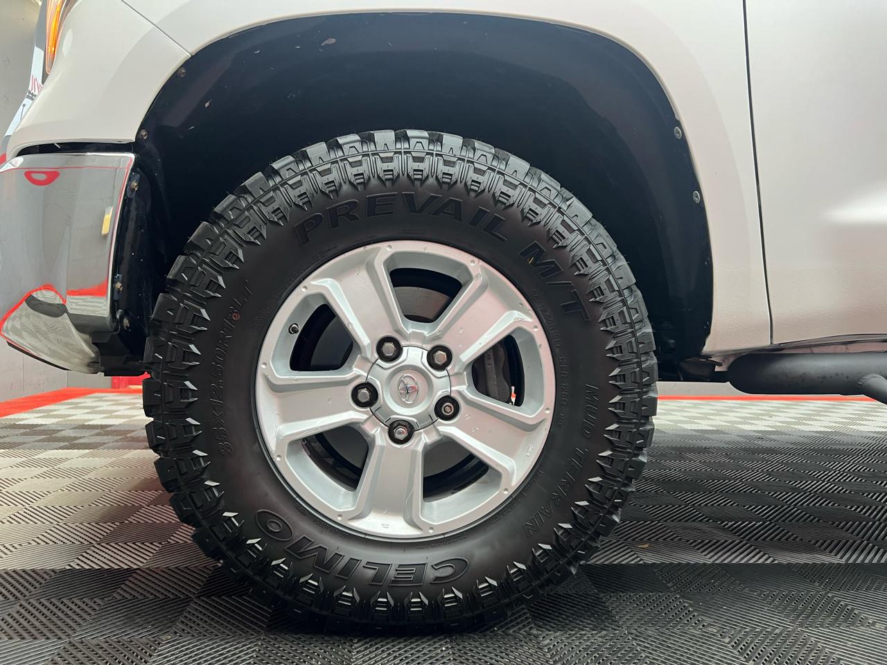Toyota Tundra SR5 5.7L Double Cab 4WD 2016