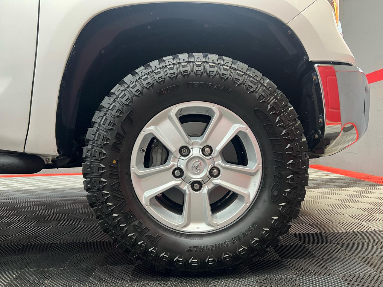 Toyota Tundra SR5 5.7L Double Cab 4WD 2016