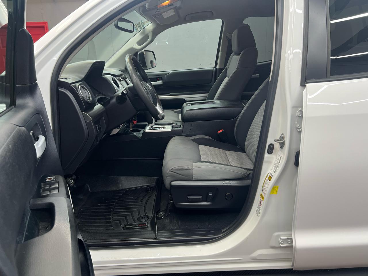 Toyota Tundra SR5 5.7L Double Cab 4WD 2016