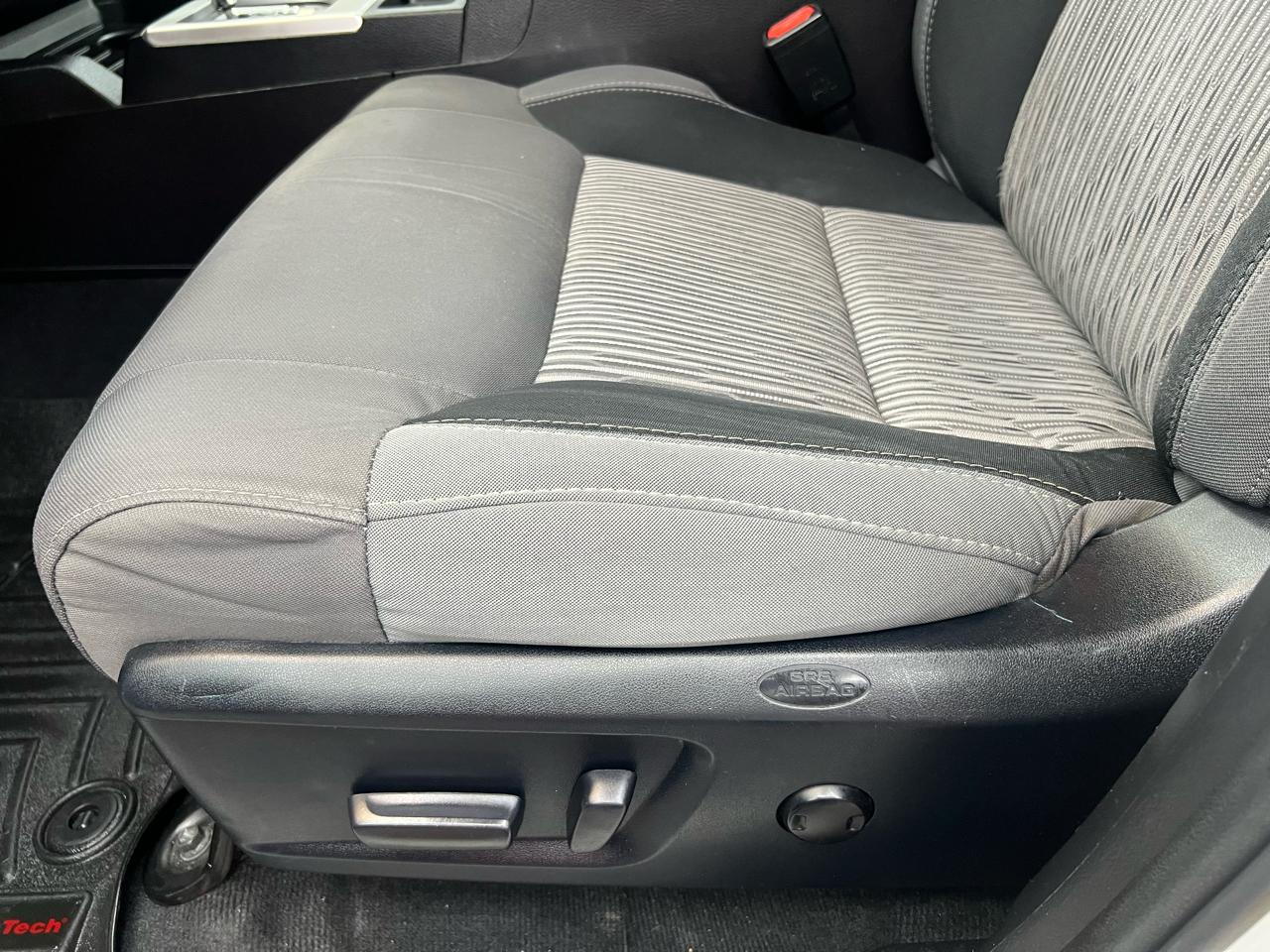 Toyota Tundra SR5 5.7L Double Cab 4WD 2016