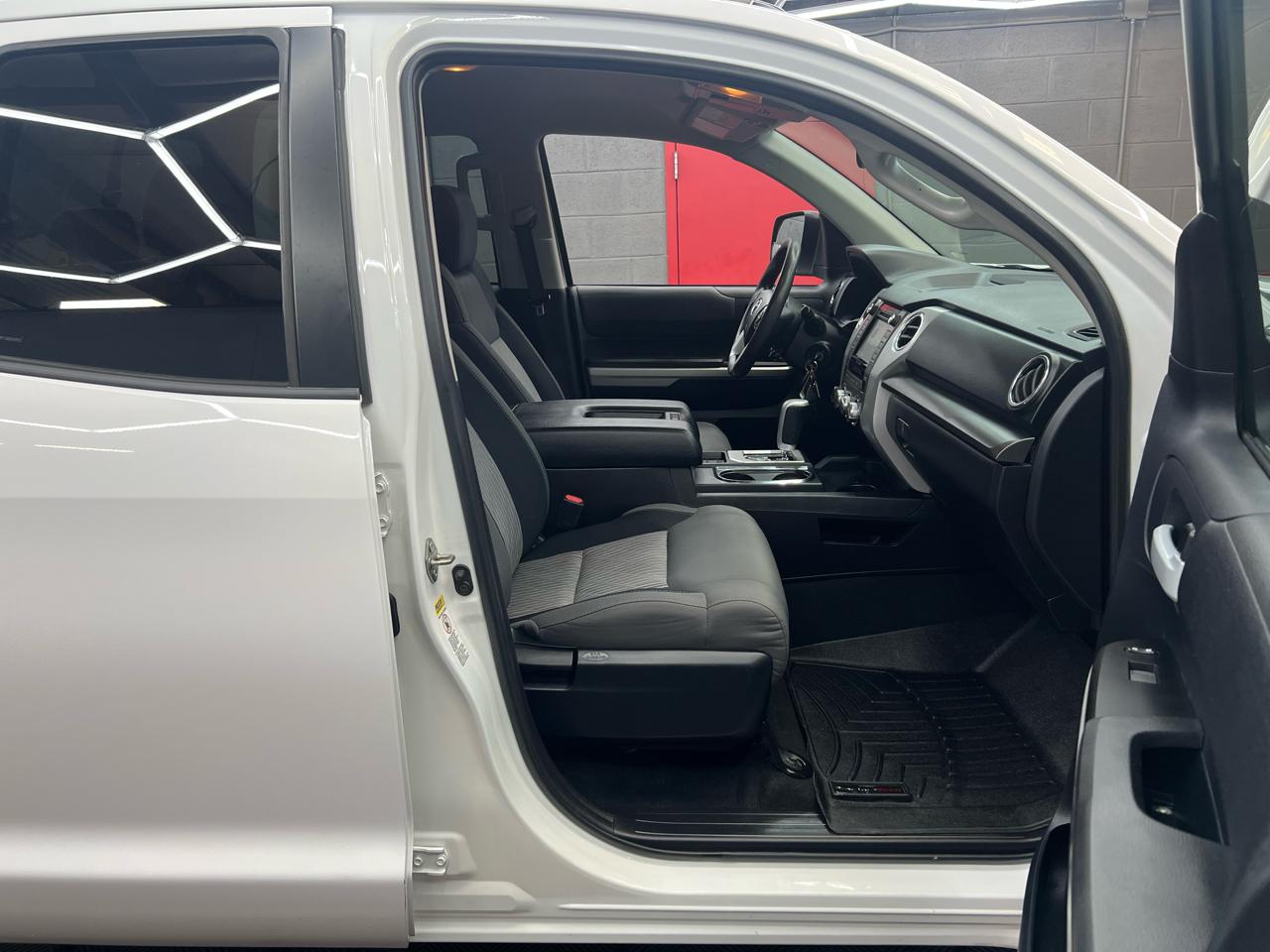 Toyota Tundra SR5 5.7L Double Cab 4WD 2016