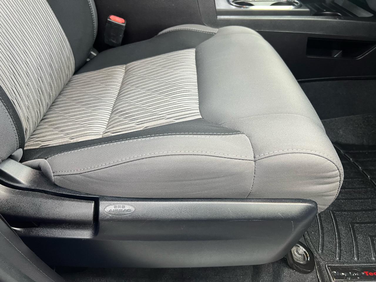 Toyota Tundra SR5 5.7L Double Cab 4WD 2016