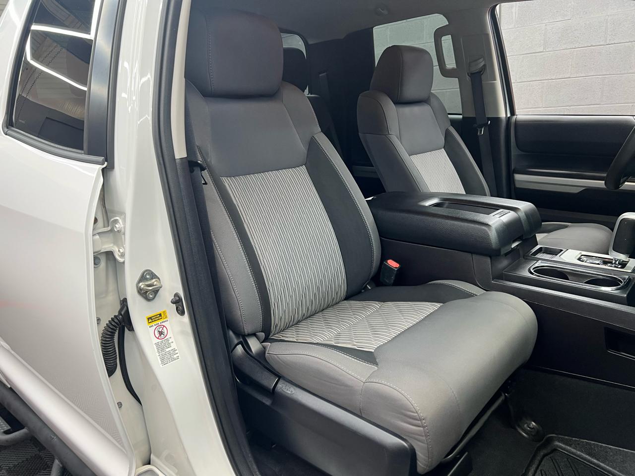 Toyota Tundra SR5 5.7L Double Cab 4WD 2016