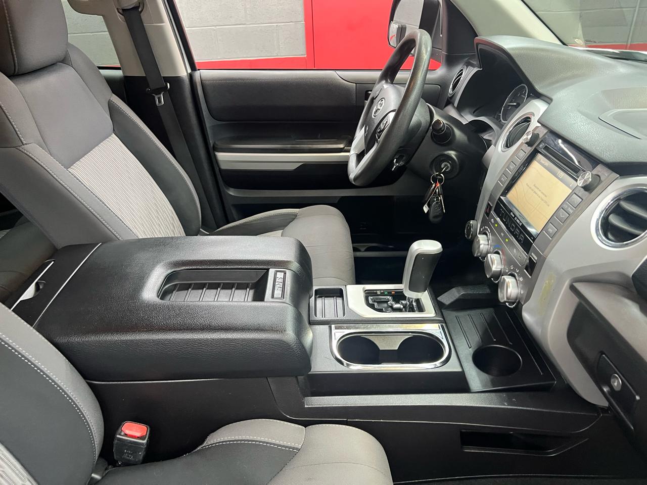 Toyota Tundra SR5 5.7L Double Cab 4WD 2016