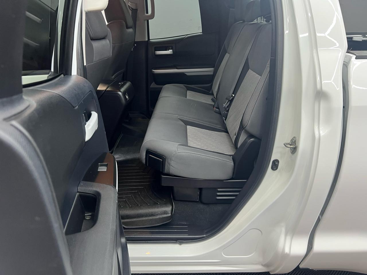 Toyota Tundra SR5 5.7L Double Cab 4WD 2016