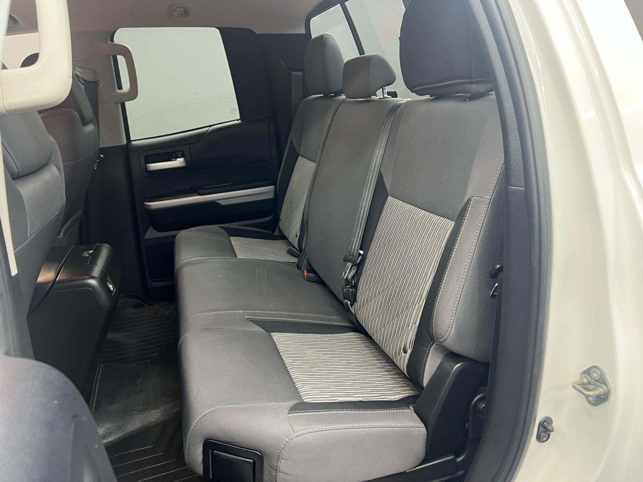 Toyota Tundra SR5 5.7L Double Cab 4WD 2016