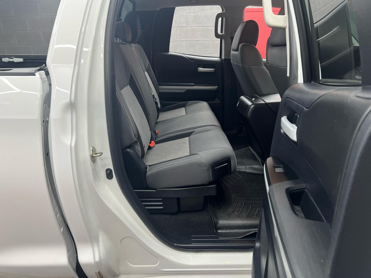 Toyota Tundra SR5 5.7L Double Cab 4WD 2016