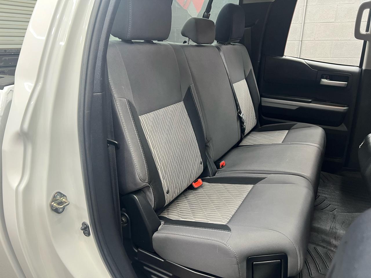 Toyota Tundra SR5 5.7L Double Cab 4WD 2016