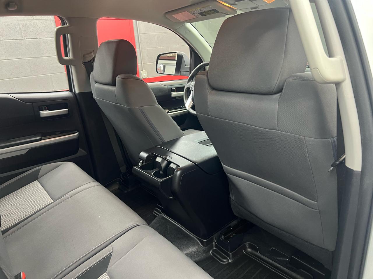Toyota Tundra SR5 5.7L Double Cab 4WD 2016