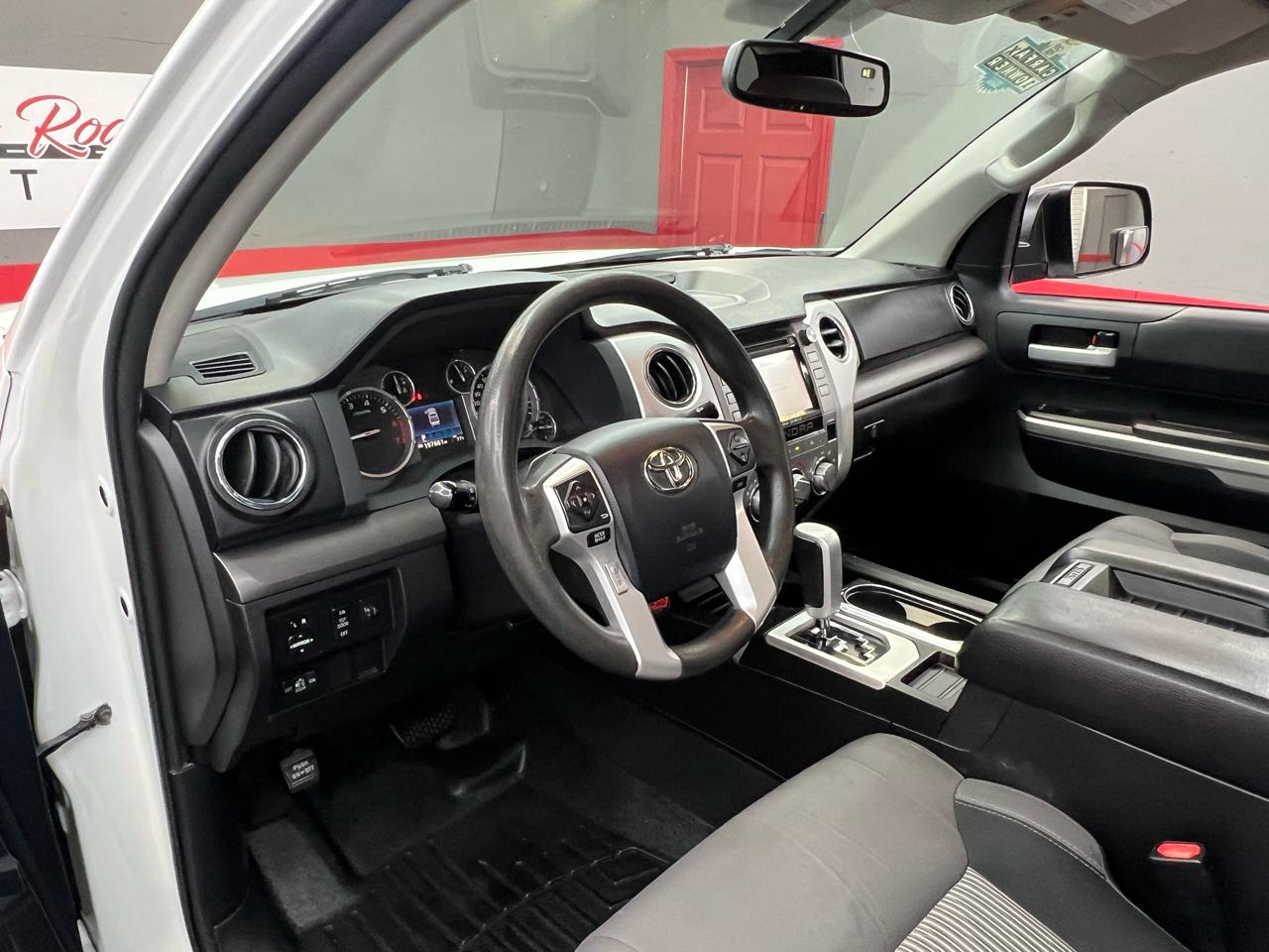 Toyota Tundra SR5 5.7L Double Cab 4WD 2016