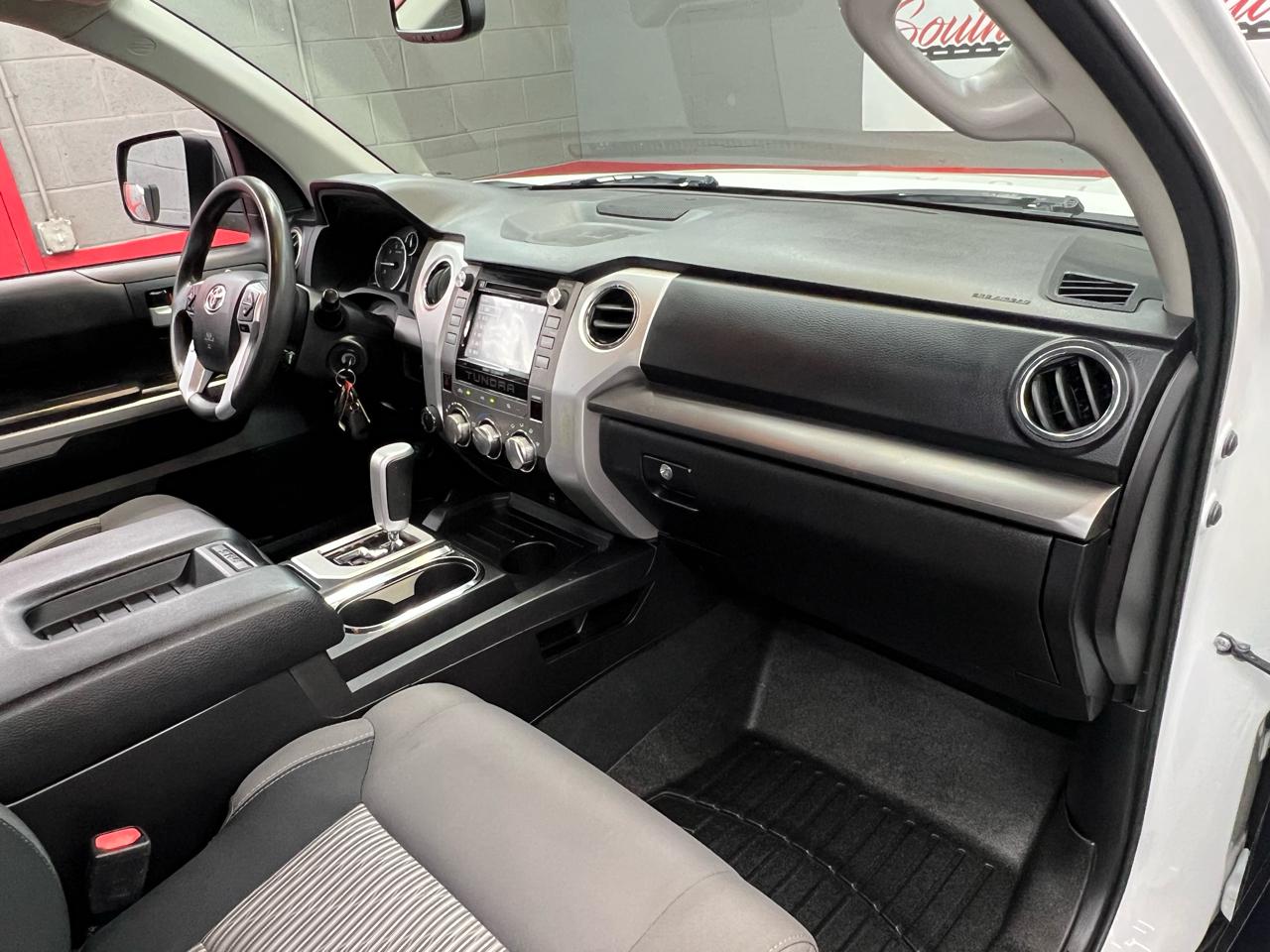 Toyota Tundra SR5 5.7L Double Cab 4WD 2016