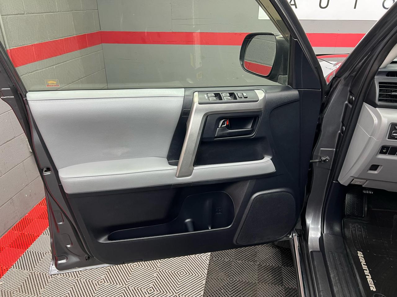 Toyota 4Runner SR5 4WD 2013