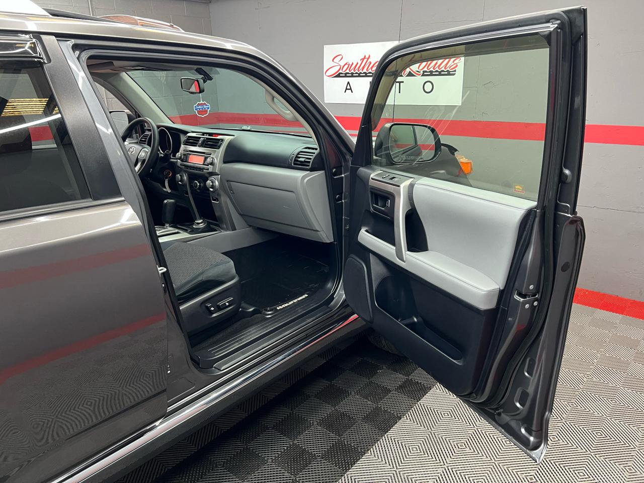 Toyota 4Runner SR5 4WD 2013