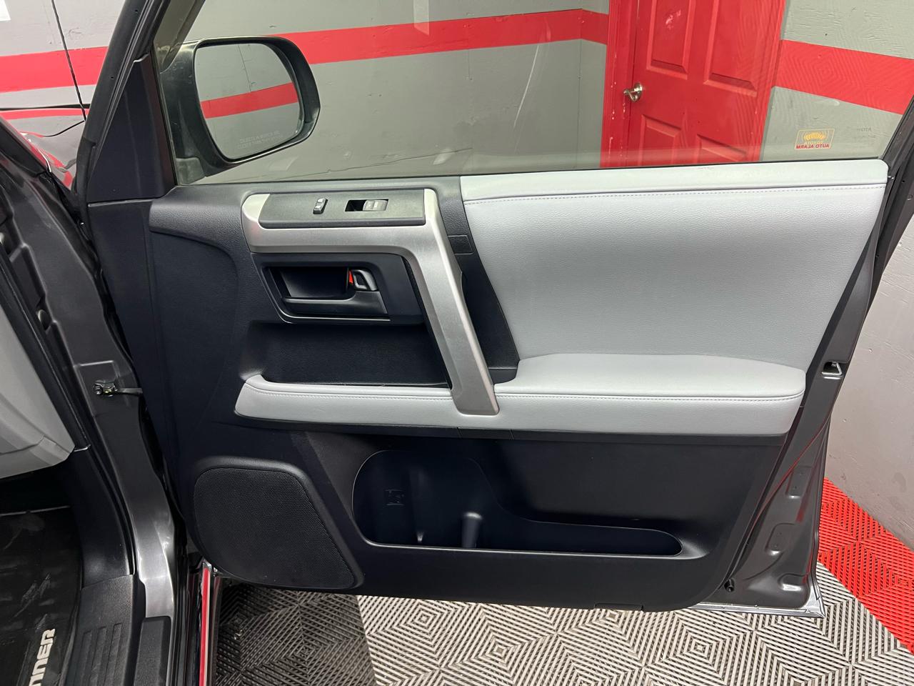 Toyota 4Runner SR5 4WD 2013