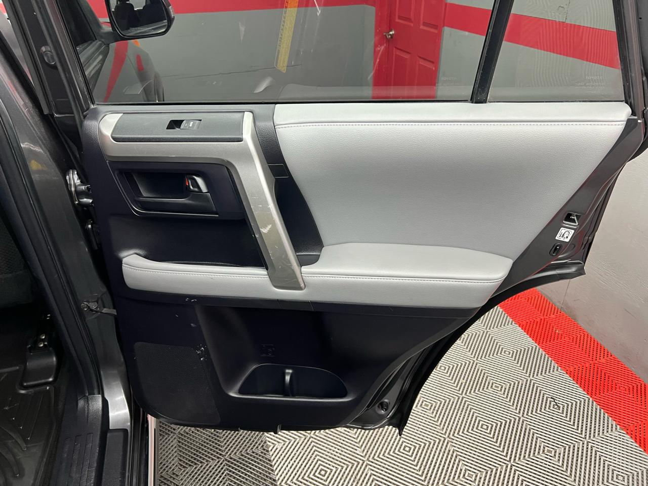 Toyota 4Runner SR5 4WD 2013