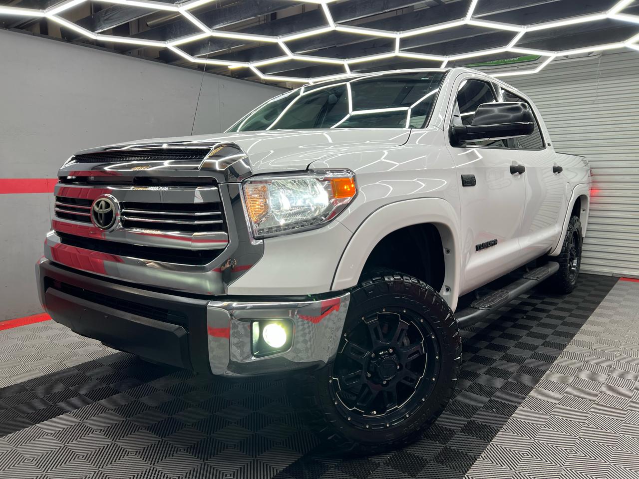 Toyota Tundra SR5 5.7L V8 FFV CrewMax 4WD 2016